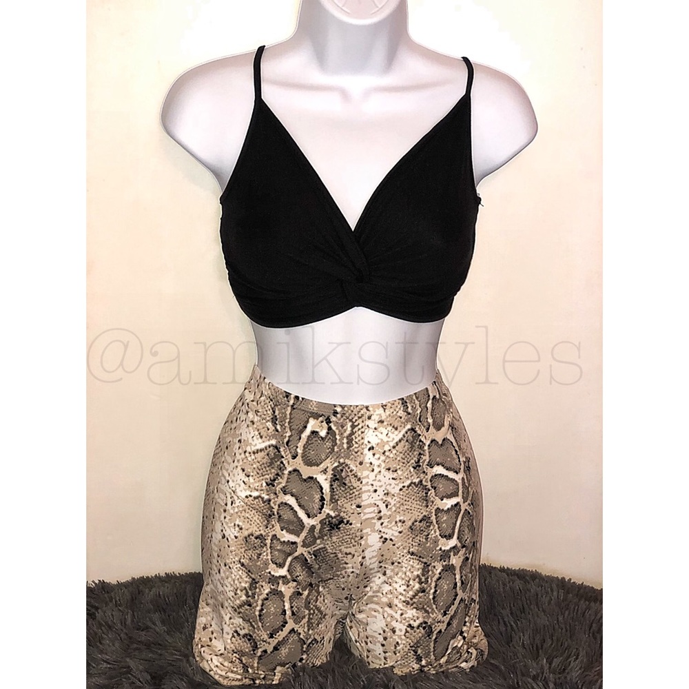 Twisted super crop top